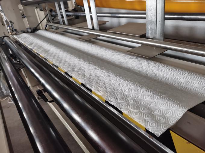 Ωραίο σχεδιασμό Dot To Dot Lamination Embossing Μηχανή επανόρθωσης χαρτιού πετσέτας κουζίνας 4